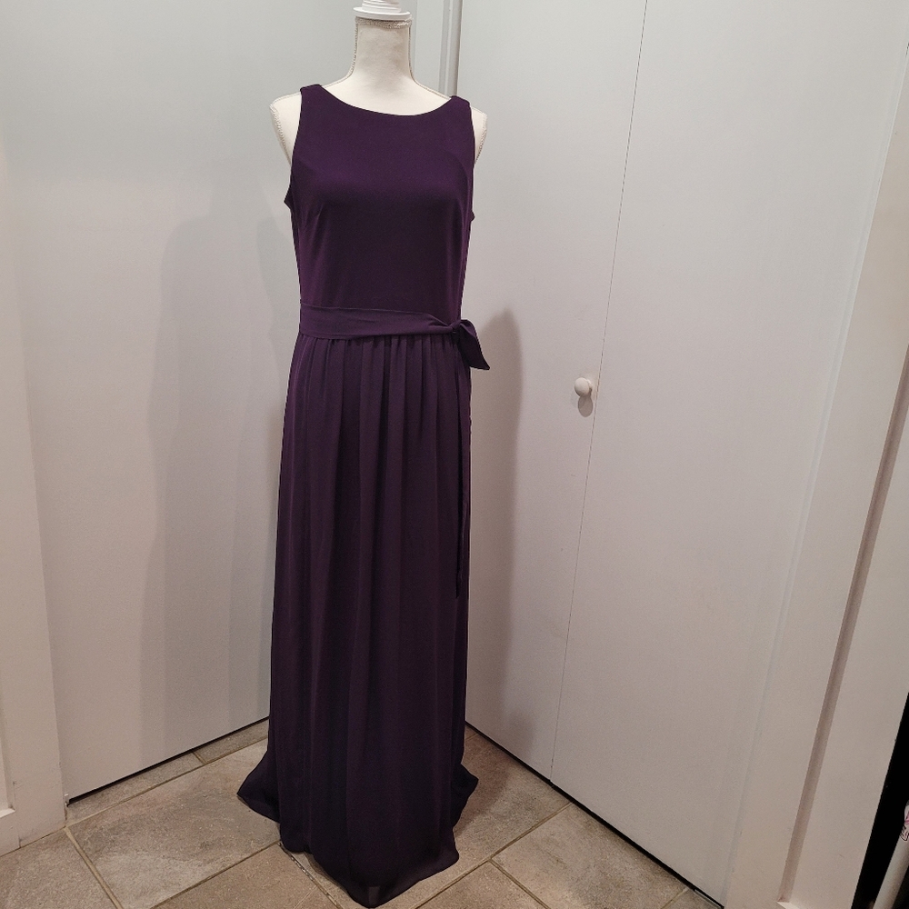 CHAPS size 10 Womens Evening Gown. Short Sleeve. Plum Color